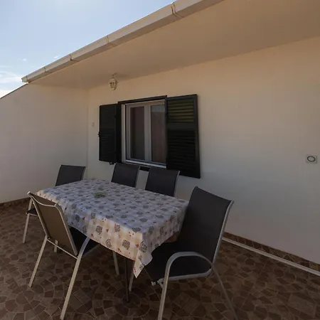 Apartment Toma Supetar